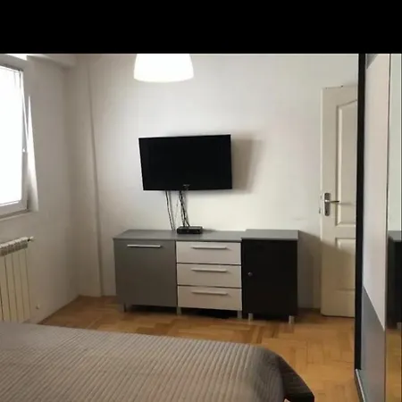 Luxury In Downtown Apartment *